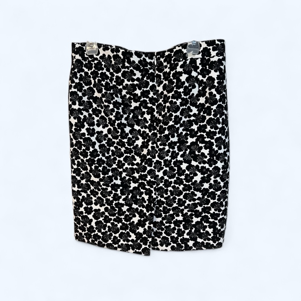 A J Crew floral skirt in black and white and a size 10 - Picture 5 of 6